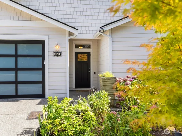 720 Fords Court NW, Bainbridge Island, WA 98110