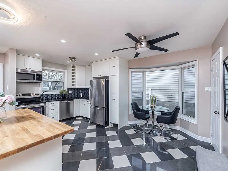 23 Speight Cres — Photo 4