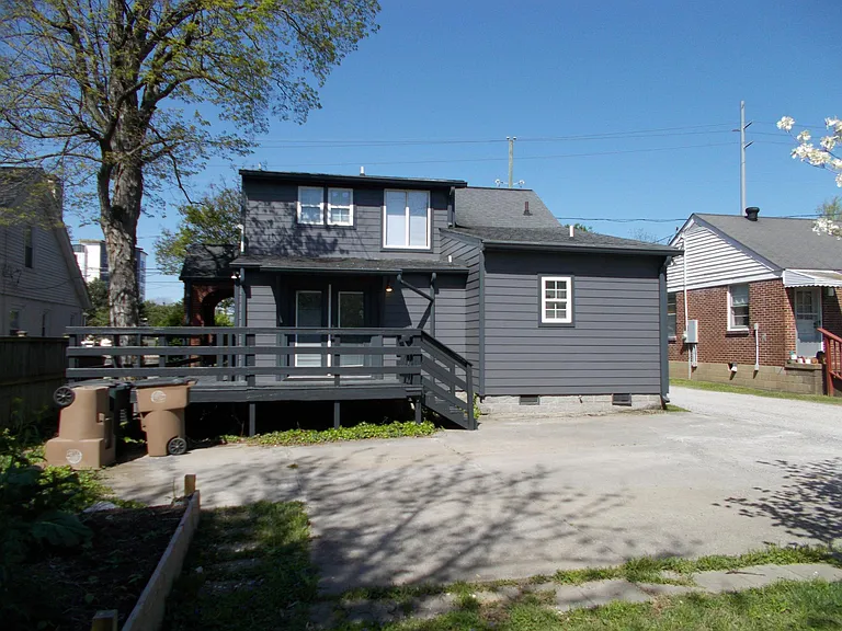 1812 Martin St — Photo 3