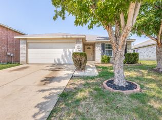 1909 Diamond Lake Trl, Justin, TX 76247