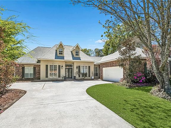 2nd image of 511 River Oaks Dr