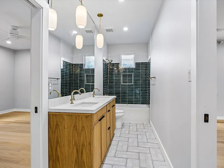 304 Hogan St — Photo 22