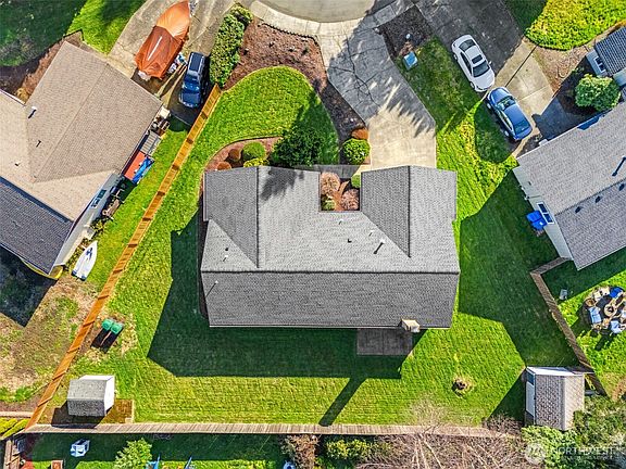 3rd image of 916 Cathy Court SE