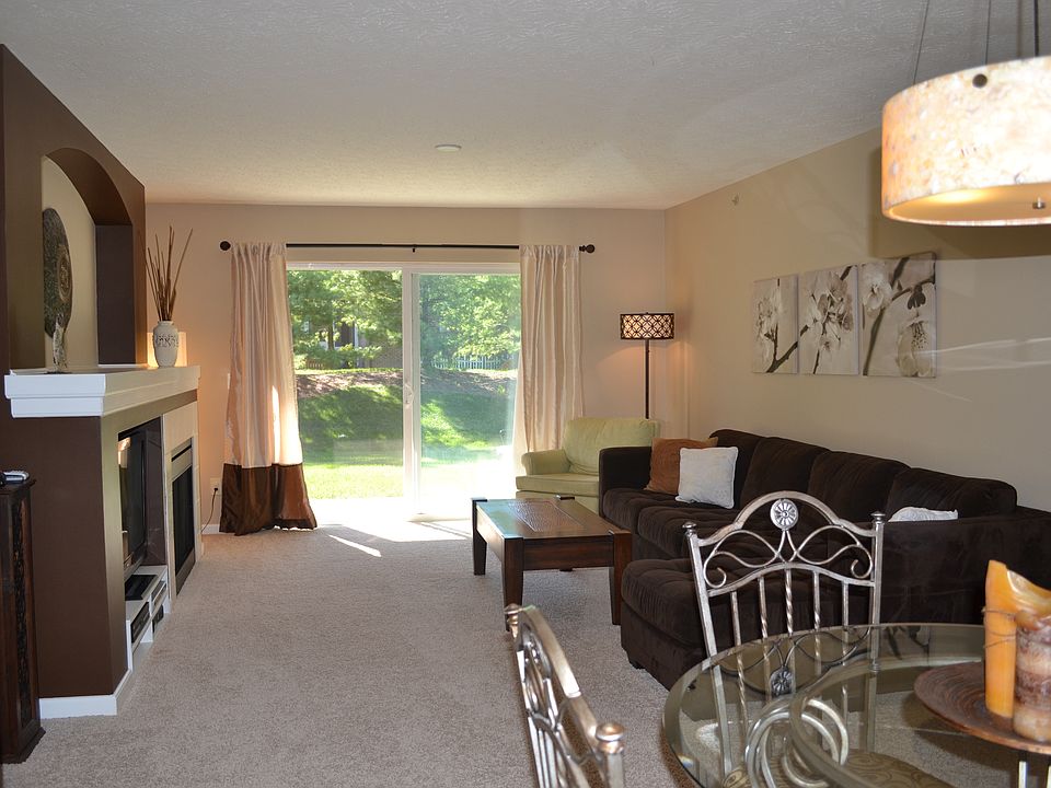 Living Room/Dining Room