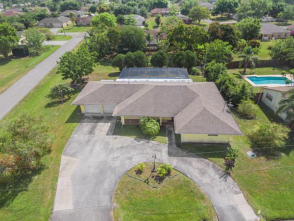 2nd image of 502 SW Violet Ave