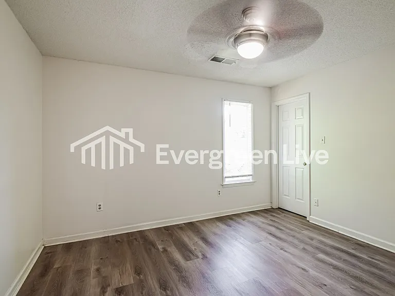 7392 Woodshire Rd — Photo 13