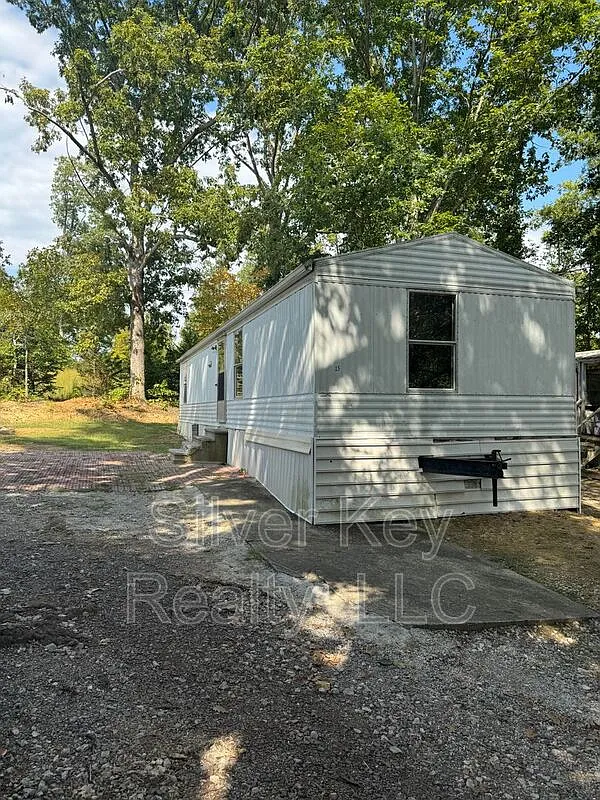 2 bed, 1.0 bath, $850 — Photo 1