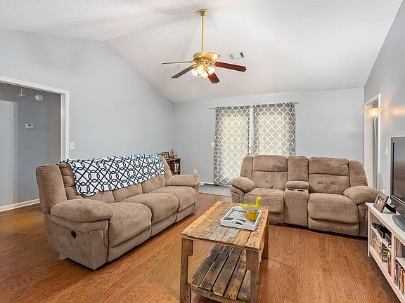 3rd image of 713 Pine Haven Cir