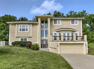 2930 S Hill Ave, Blue Springs, MO 64015