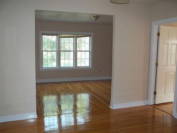 4th image of 208 Hubbell Ave