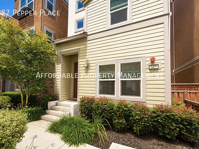 887 Pepper Pl — Photo 1