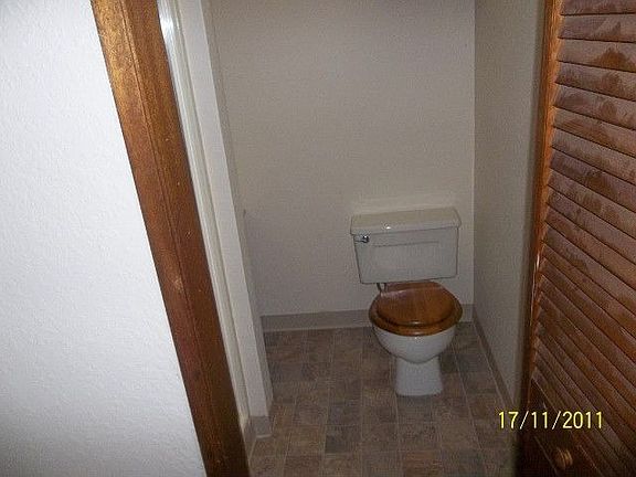 5th image of 432 S 202nd St