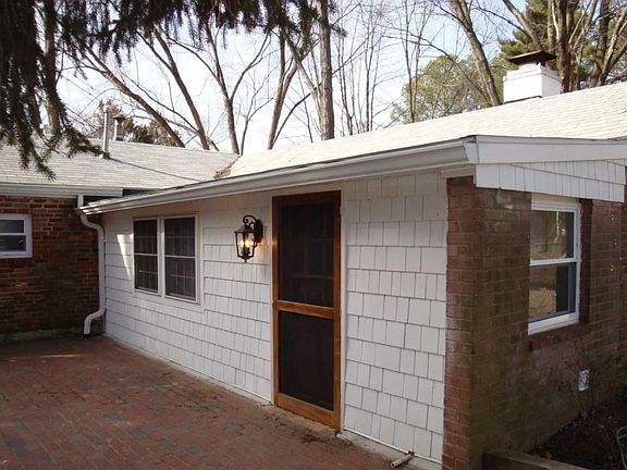 3rd image of 4013 Graceland Ln