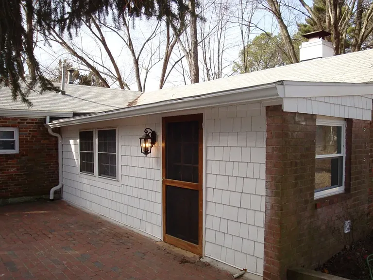 4013 Graceland Ln — Photo 2