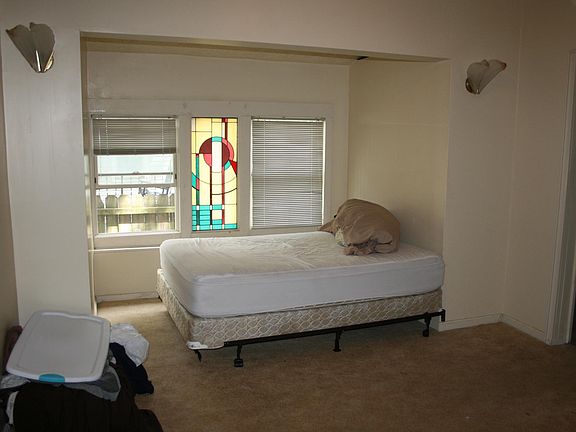 4th image of 732 Fulton St E APT 1