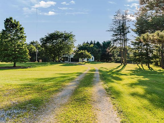 5th image of 16850 Peerless Rd