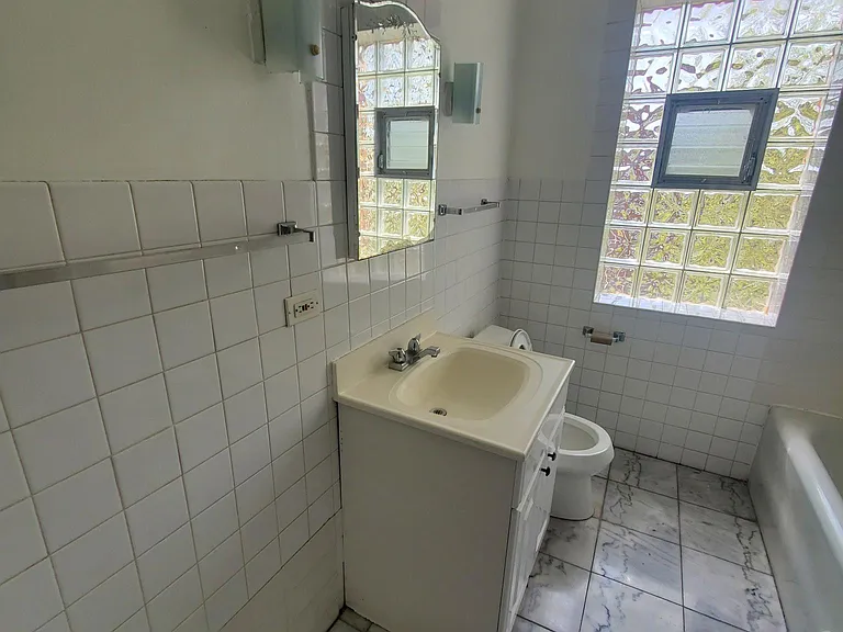 3024 W Addison St #2 — Photo 5