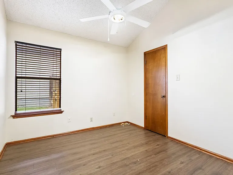 1514 Vista Hill St — Photo 18