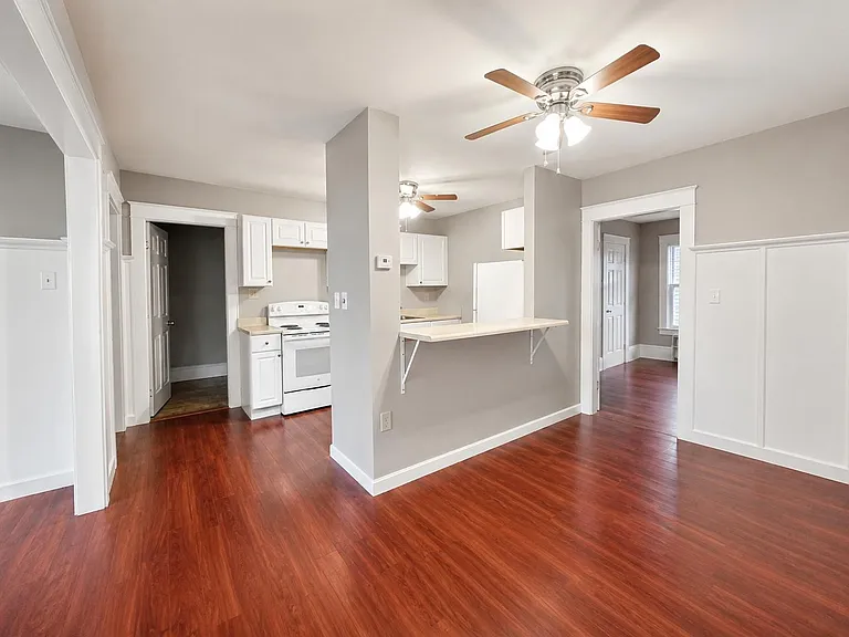 537 Howe St #1F — Photo 7