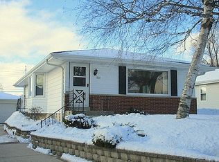 237 N 113th St, Wauwatosa, WI 53226