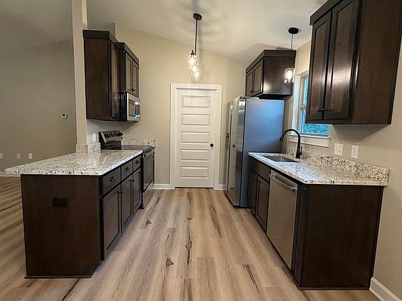 5th image of 4490 Oak Ln