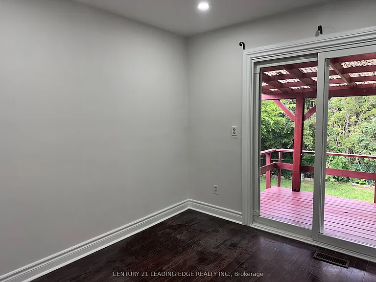 11 White Abbey Park #MAIN FL — Photo 3