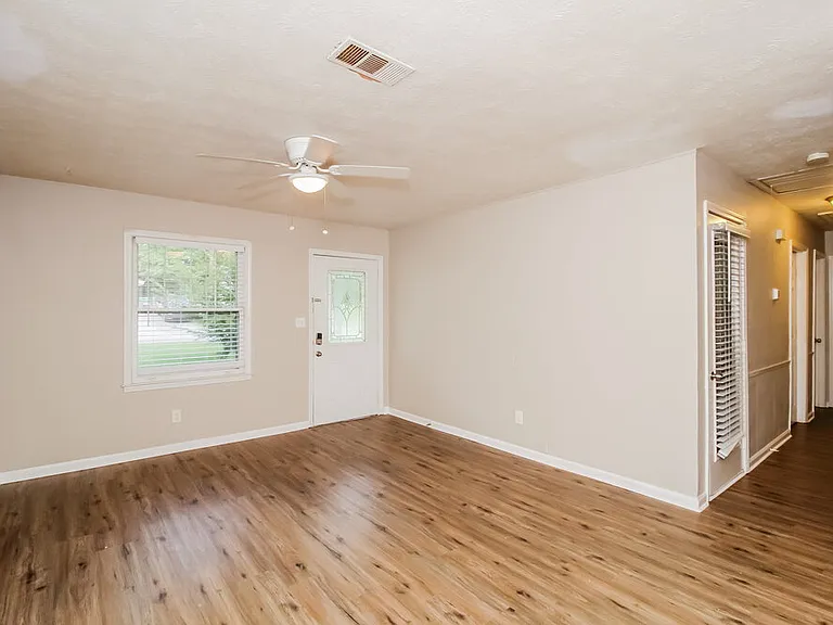 6325 Wellington Way — Photo 5