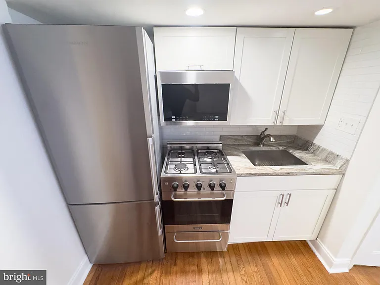 2807 4th St NE #1 — Photo 3