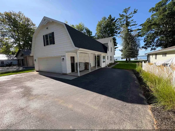 W5843 Sunset Cir, Shawano, WI 54166