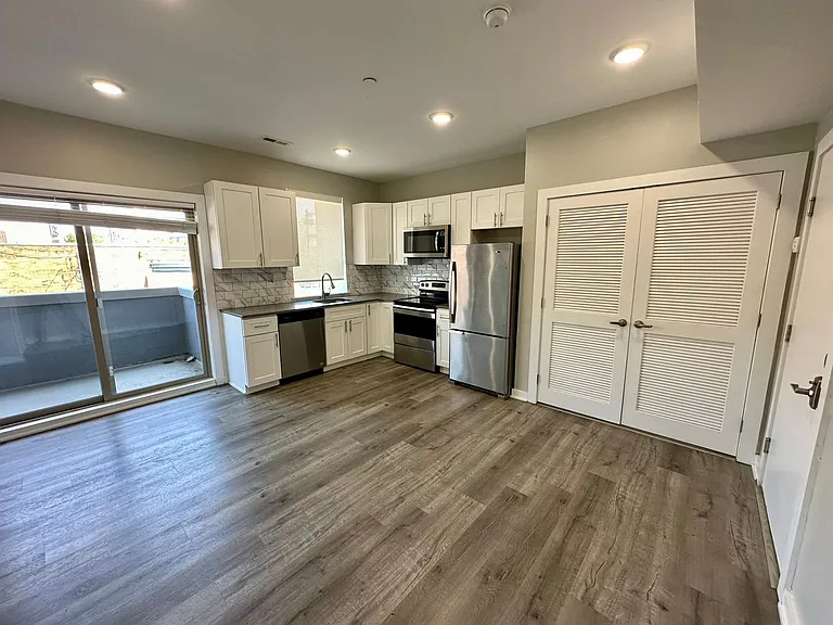 1654 Ridge Ave — Photo 2