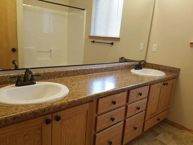 1050 SW Princeton Pl — Photo 6