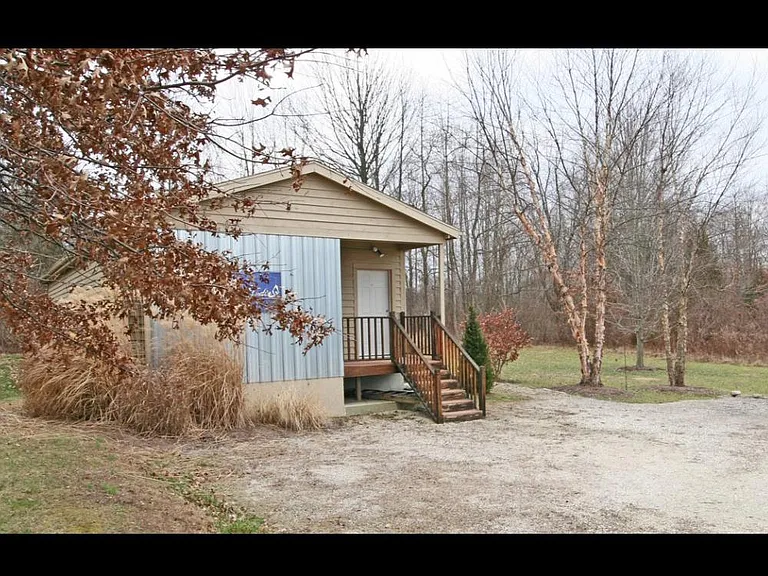 220 State Highway 43 — Photo 2