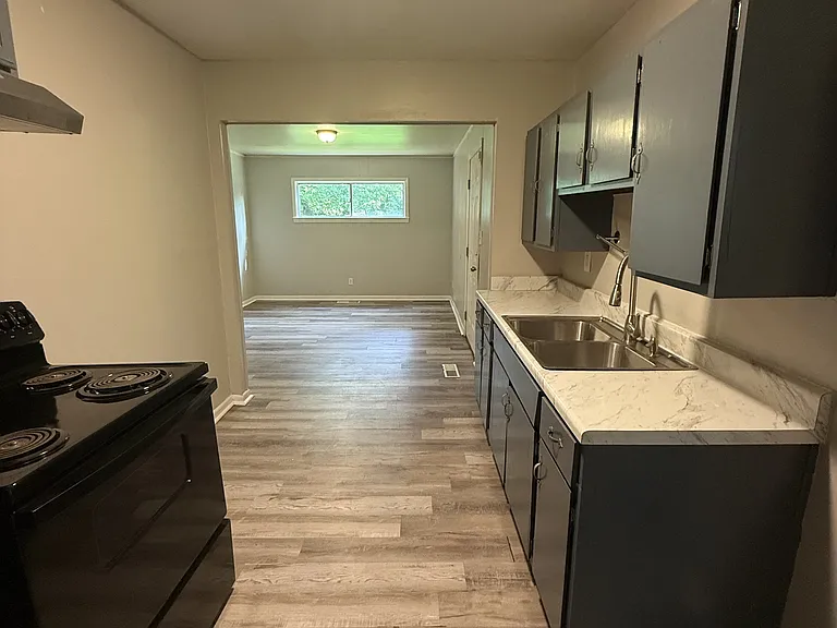 1744 Lincoln Pl SW — Photo 4