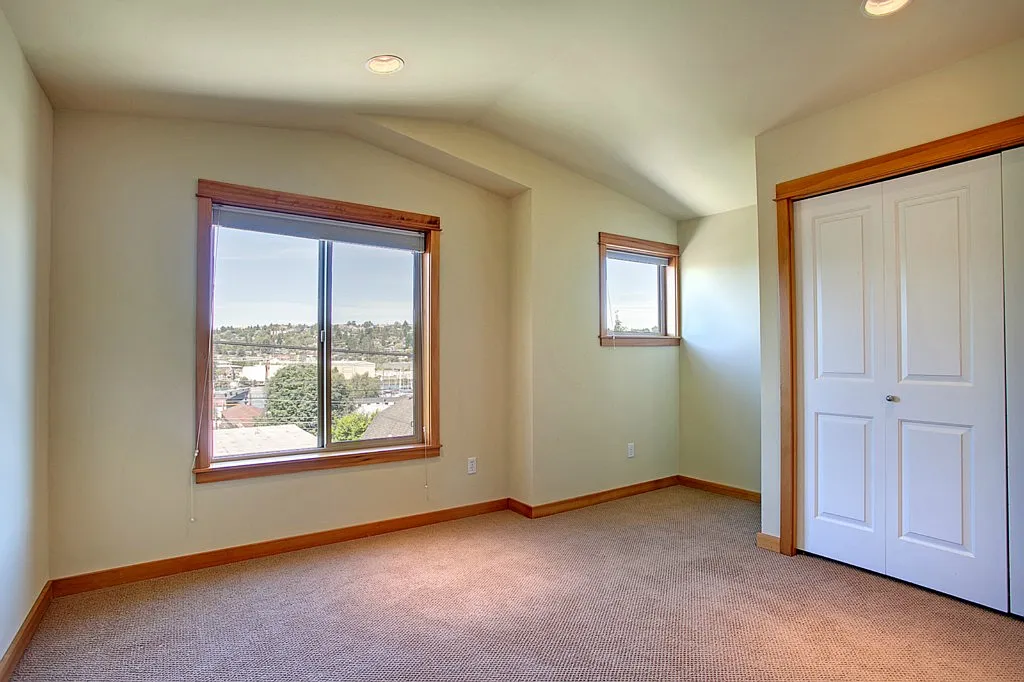 624 W Emerson St — Photo 4