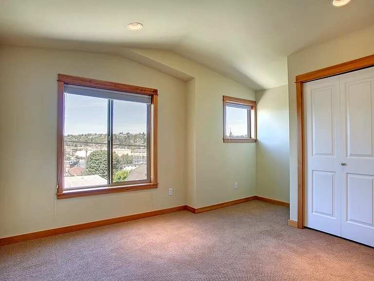 624 W Emerson St #B — Photo 4