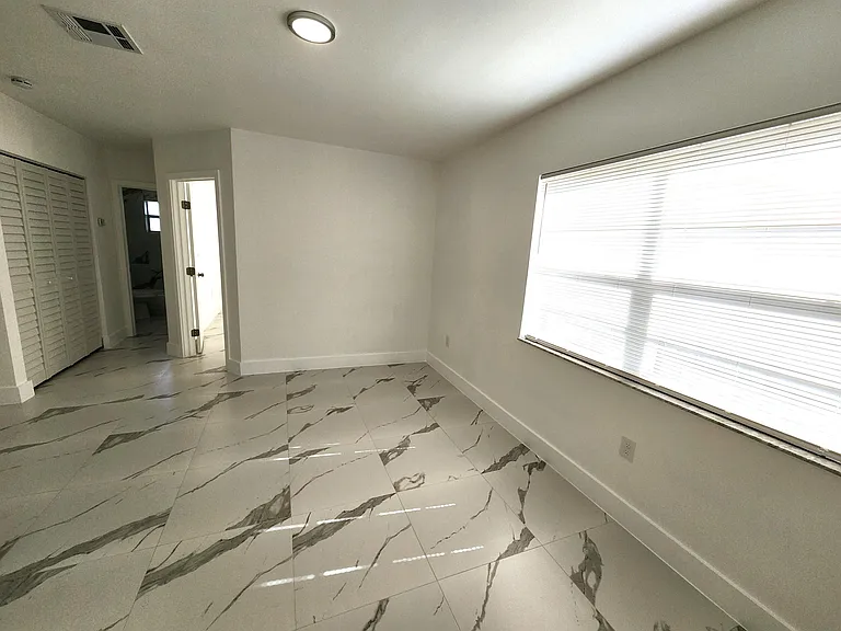 2466 Lincoln St #3 — Photo 2