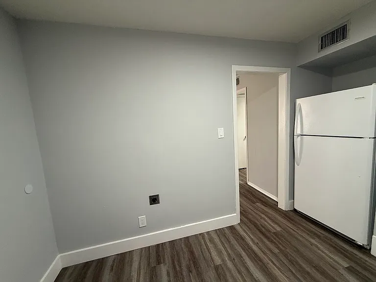 882 Crockett Pl #4 — Photo 2