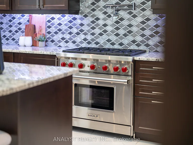 61 Ross Vennare Cres — Photo 14