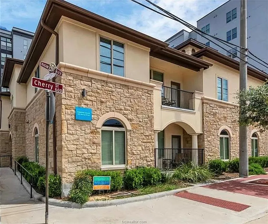 Building Photo - 602 Cherry St #112