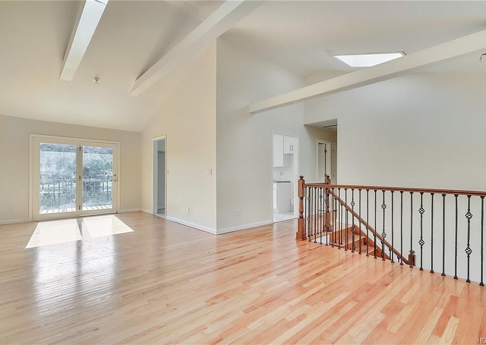 1st image of 373 Lake Shore Dr