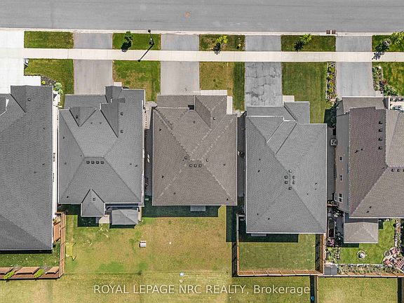 4th image of 12 Swan Ave