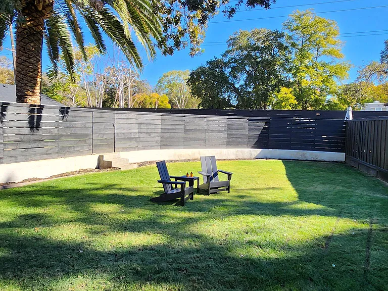 Elaine Dr — Photo 16