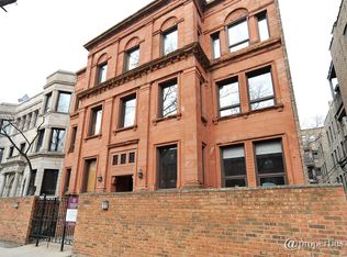 3711 N Pine Grove Ave, Chicago, IL 60613