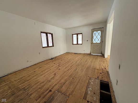 3rd image of 5261 W 52nd St