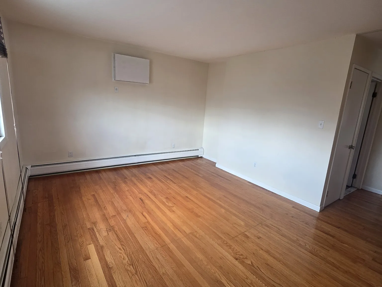 2 bed, 900 sqft, $1,950 — Photo 3