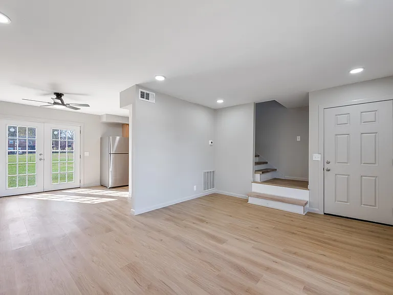 609 McPherson Ct S — Photo 9