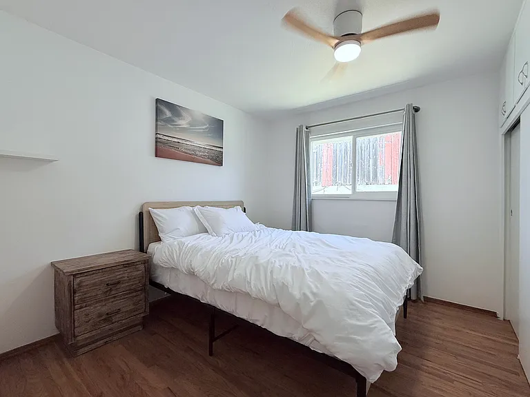 Middle bedroom with comfortable Queen memory foam style mattress.