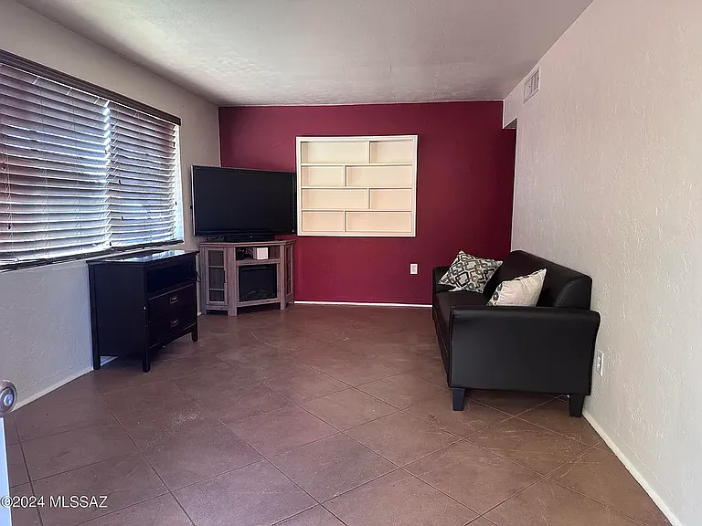 5025 E 3rd St #1 — Photo 7