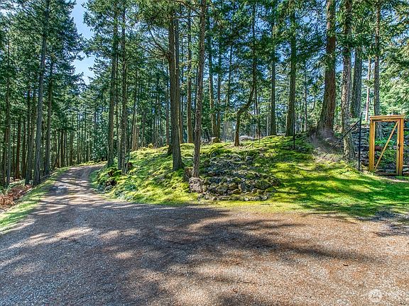 3rd image of 424 Logan's Run Road