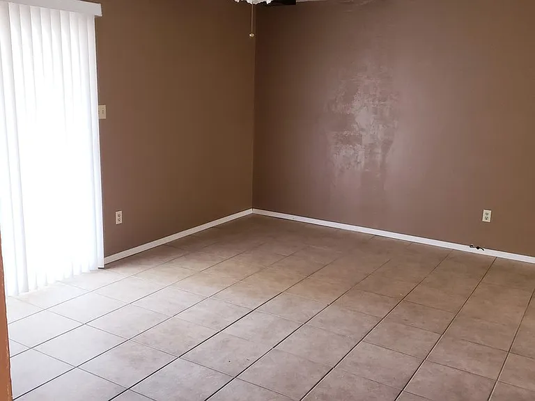 221 Shirley St NE — Photo 2